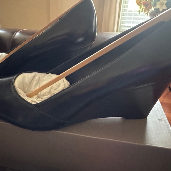 Designer shoes - Picture 3 of 3